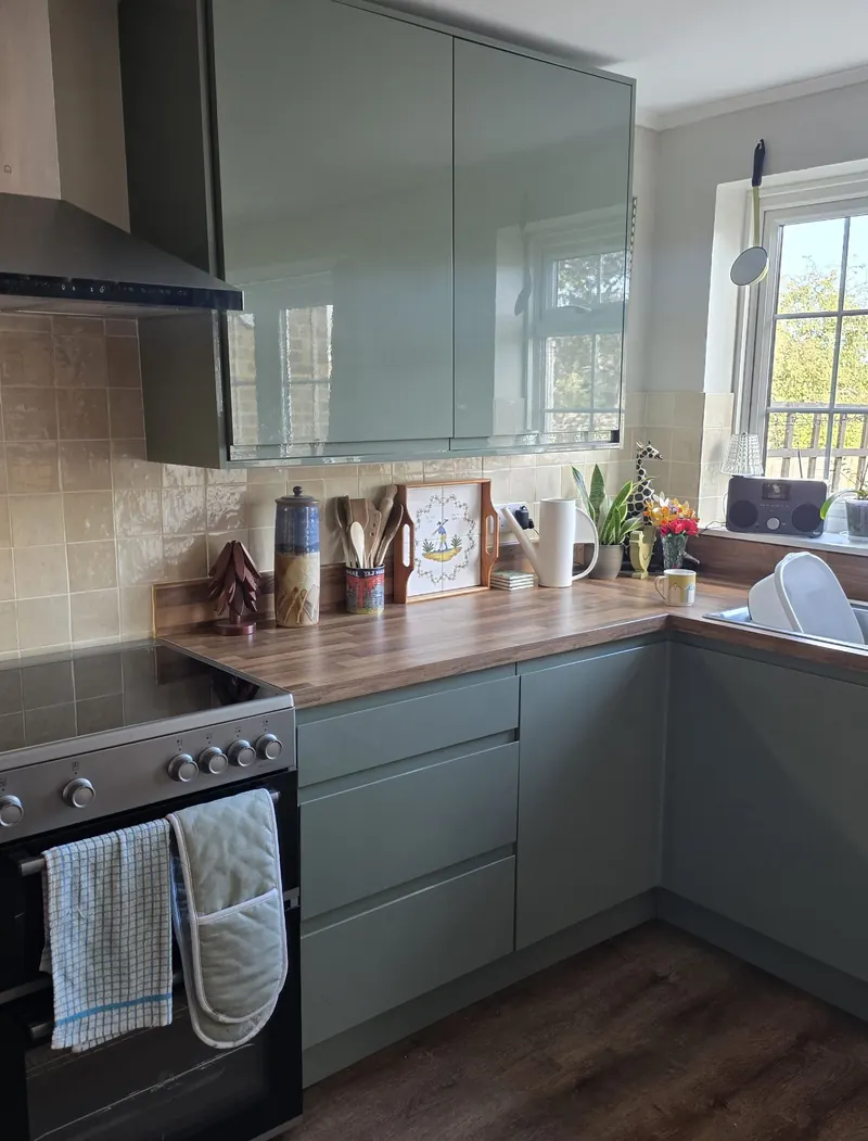 Finished kitchen corner with tiled splashback and garden window